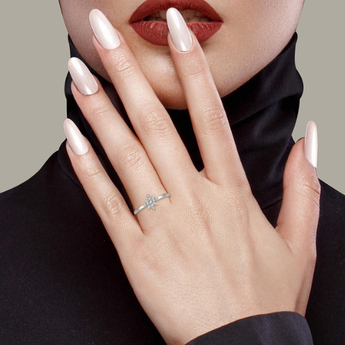 Star Center Round Cut Diamond Petite Ring