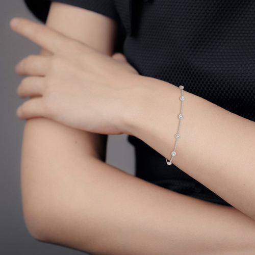 Circular Mount Round Cut Diamond Station Bracelet