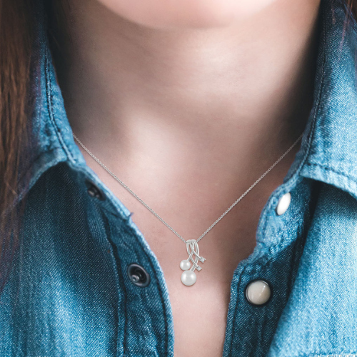 Pearl and Diamond Curvy Pendant